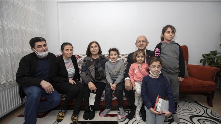 CHP lideri Kılıçdaroğlu ve eşinden ev ziyareti