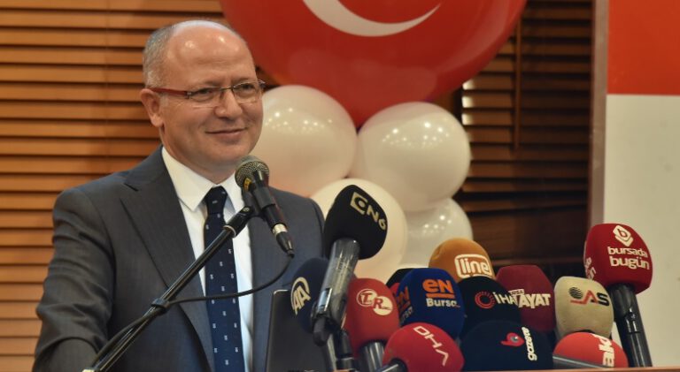 AK Parti Bursa İl Başkanı Davut Gürkan, il yönetimini tanıttı
