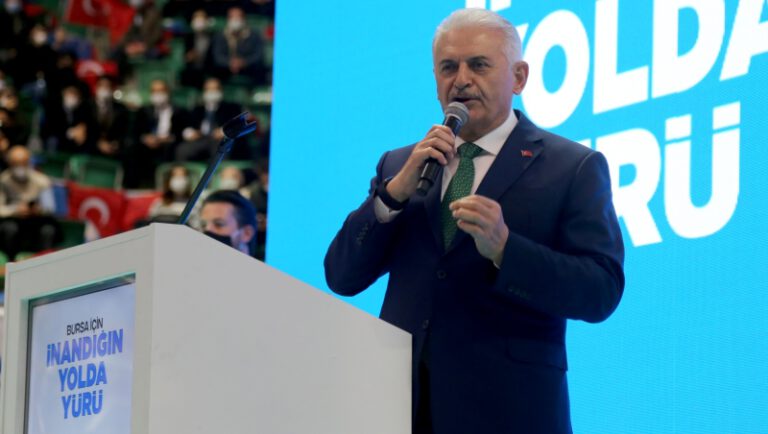 Binali Yıldırım: Bizim muhalefet, evlere şenlik!