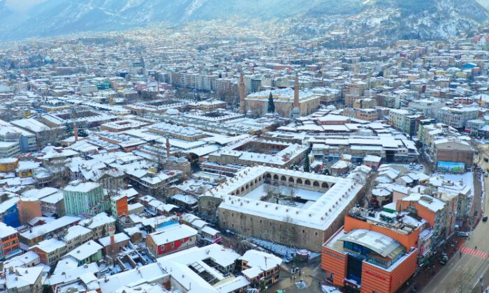 Beyaz gelinlik, Bursa’ya çok yakıştı!