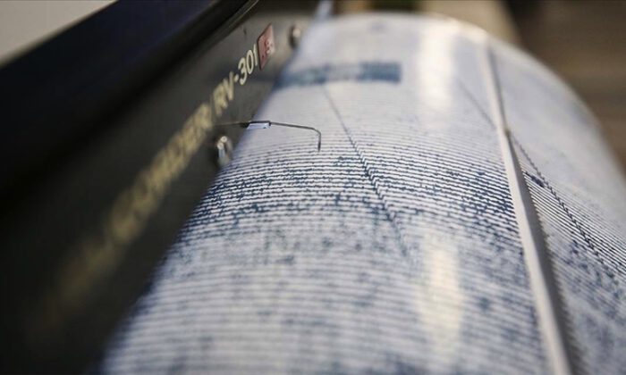 İzmir’de art arda iki deprem meydana geldi