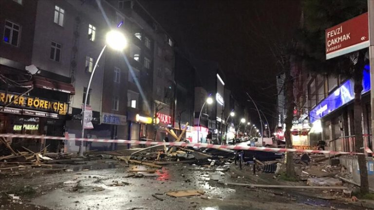 İstanbul’da fırtına etkili oldu