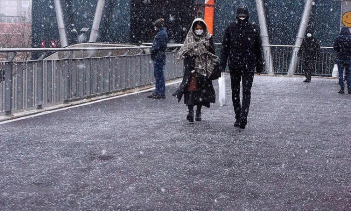 İstanbul’da beklenen kar yağışı başladı