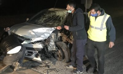 Bursa’da otomobil ile hafif ticari araç çarpıştı: 3 kişi yaralandı