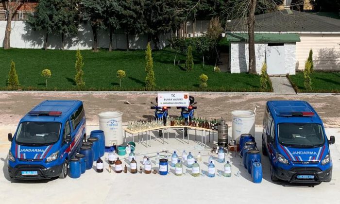 Bursa’da 1038 litre sahte içki ele geçirildi