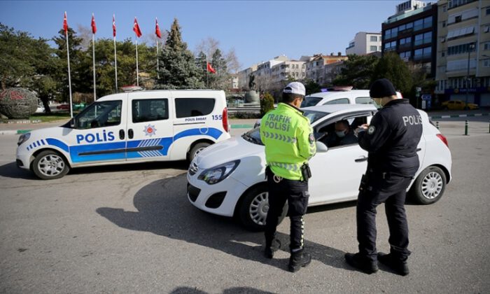 Kısıtlamalara uymayan 22 bin 810 kişi hakkında adli ya da idari işlem