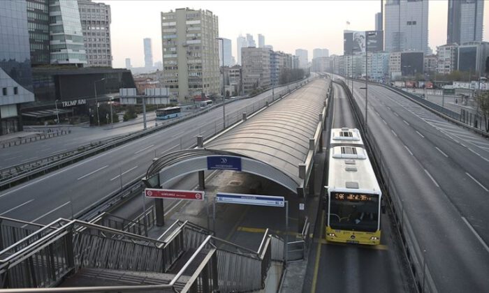 İstanbul’da sağlıkçılara ücretsiz ulaşım ve park hakkı süresi uzatıldı