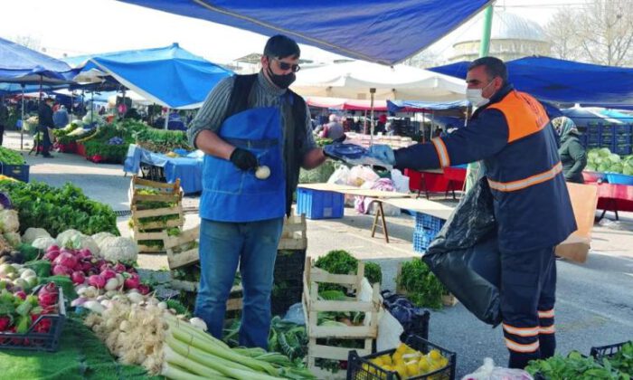 Bursa’da pazarcılara 3 bin siperlik