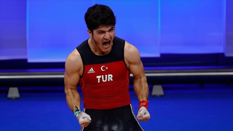 Milli halterci Furkan Özbek, Avrupa şampiyonu…