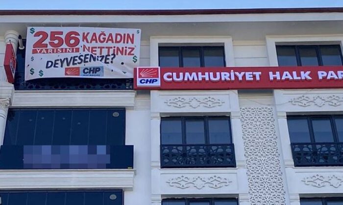 CHP’den yeni afiş: 256 kağıdın yarısını nettiniz?