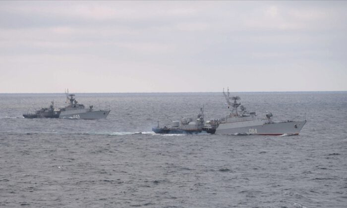 Rusya, 15 savaş gemisini Karadeniz’e gönderdi