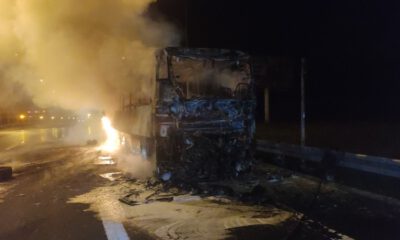 Bursa’da seyir halindeki yolcu otobüsü yandı