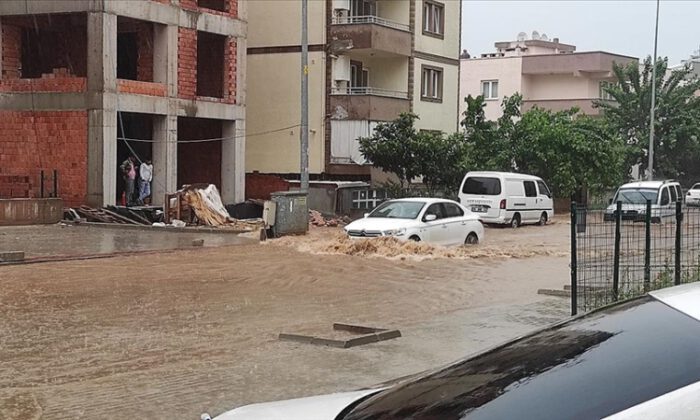 Bursa’da şiddetli yağış etkili oldu