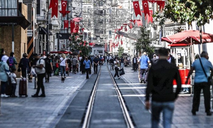 Uzmanlar ‘normal hayata geçiş’ için tarih verdi