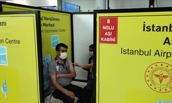 İstanbul Havalimanı’nda yolculara Kovid-19 aşısı yapılmaya devam ediyor