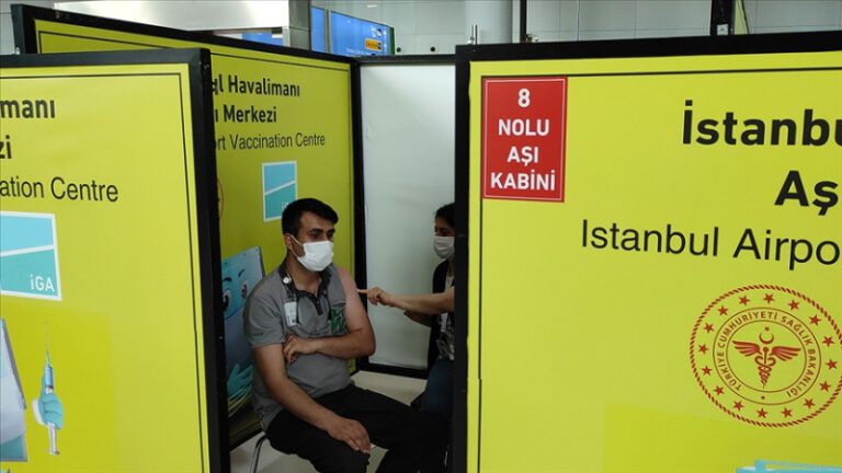 İstanbul Havalimanı’nda yolculara Kovid-19 aşısı yapılmaya devam ediyor