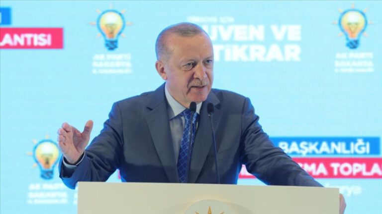 Erdoğan: Siyasetimiz eser ve hizmet siyaseti