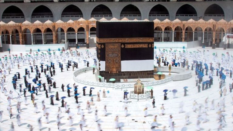 Arabistan’dan sadece 2 aşısı olanlara umre izni