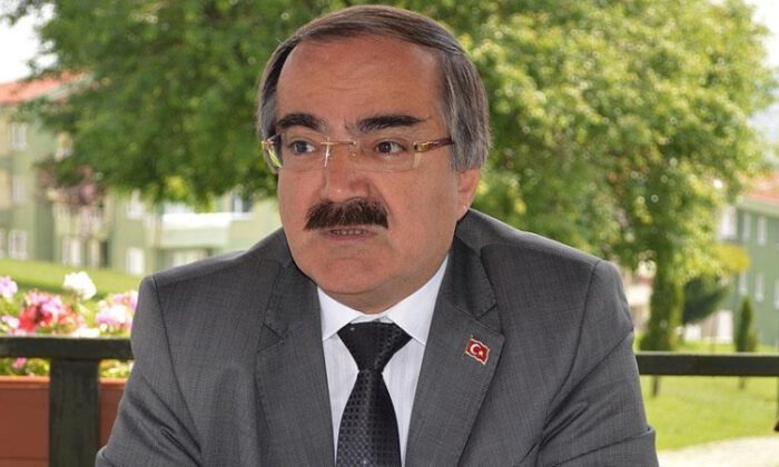 Eski Vali Hüseyin Avni Coş hayatını kaybetti