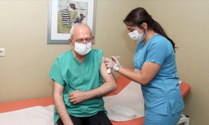 Kılıçdaroğlu, 3. doz Kovid-19 aşısını yaptırdı
