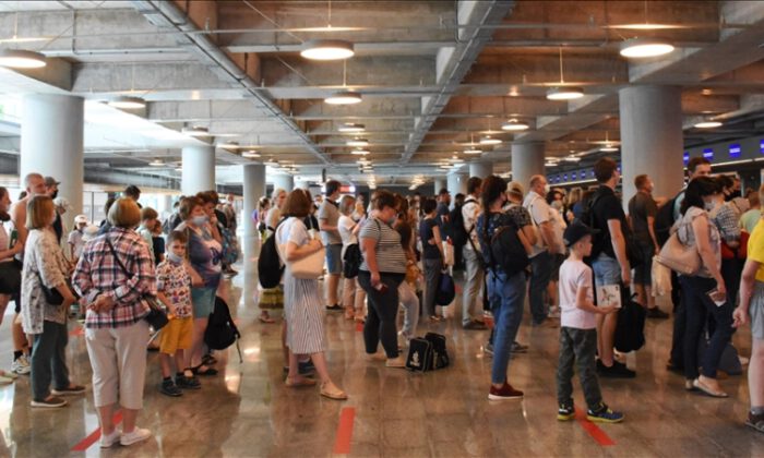 Antalya bir haftada 174 bin 808 Rus turisti ağırladı