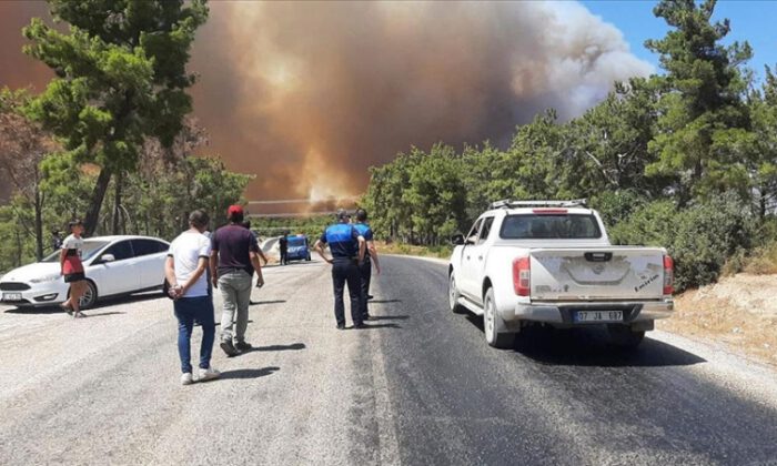 Manavgat’ta 4 ayrı bölgede orman yangını