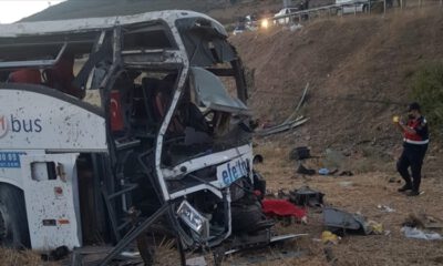 Yolcu otobüsü devrildi: 14 kişi öldü, 18 yaralı