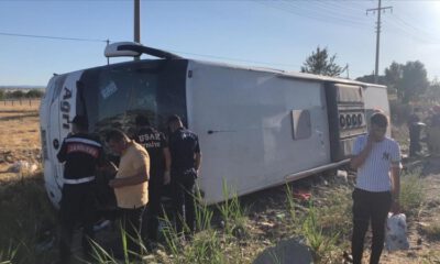 Otobüs devrildi: 30 kişi yaralandı