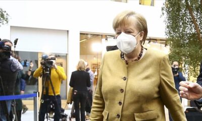 Almanya Başbakanı Merkel’den BioNTech’in üretim tesisine ziyaret
