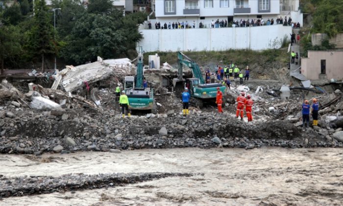 Kastamonu’da çöken binanın müteahhidi gözaltına alındı