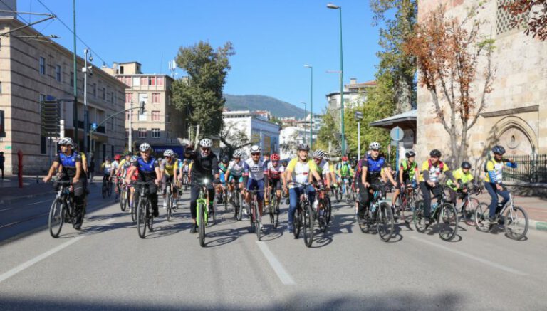 Bursa’da çevre ve barış için pedal çevirdiler