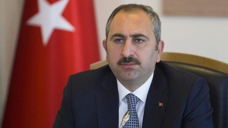 Adalet Bakanı Gül, neden istifa etti?