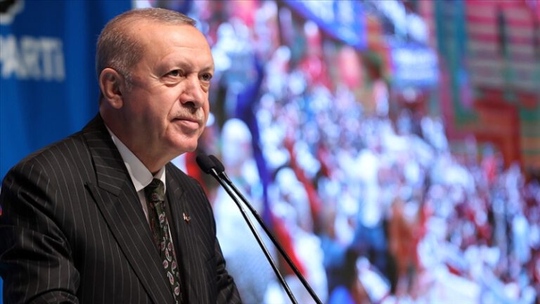 Erdoğan: Muhalefet vaatlerinin altında ezildi