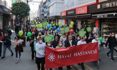 Bursa’da sağlıkçılar, ‘Hareket Berekettir’ sloganıyla yürüdü