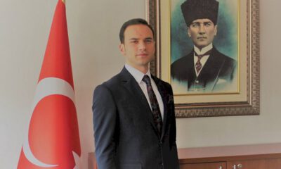 Açığa alınan kaymakama ‘bayrak’ sorusu