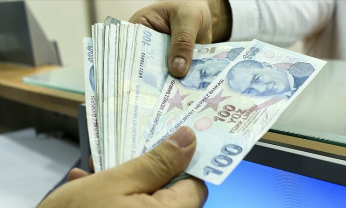 Çalışan emeklilere 5 bin lira bugün hesaplarda