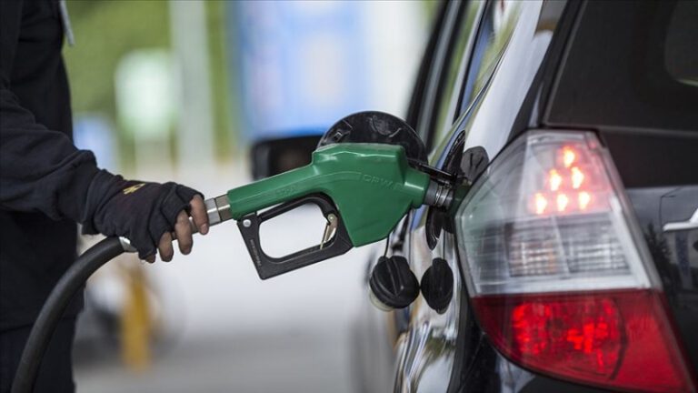 Benzine 1 lira 5 kuruş indirim gelecek!