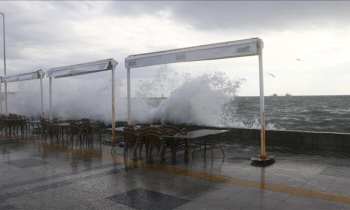 Marmara Denizi’nde ulaşıma lodos engeli