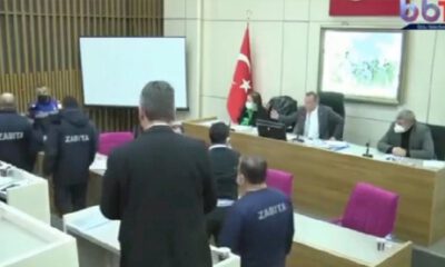 Tanju Özcan, AKP’li üyeyi salondan attırdı