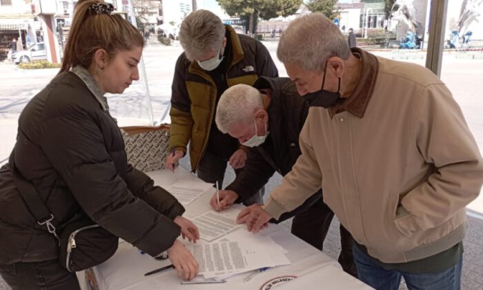 Gemlik’te ‘Körfezime Dokunma’ imza kampanyası ile devam ediyor