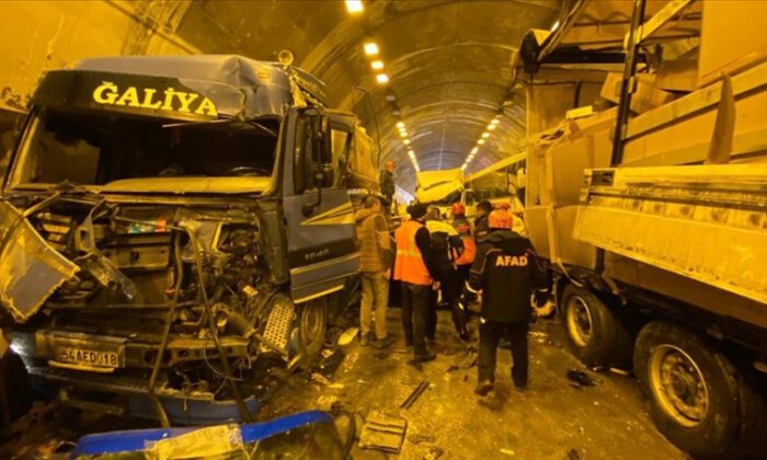 Bolu Dağı Tüneli’nde zincirleme kaza: 30 yaralı