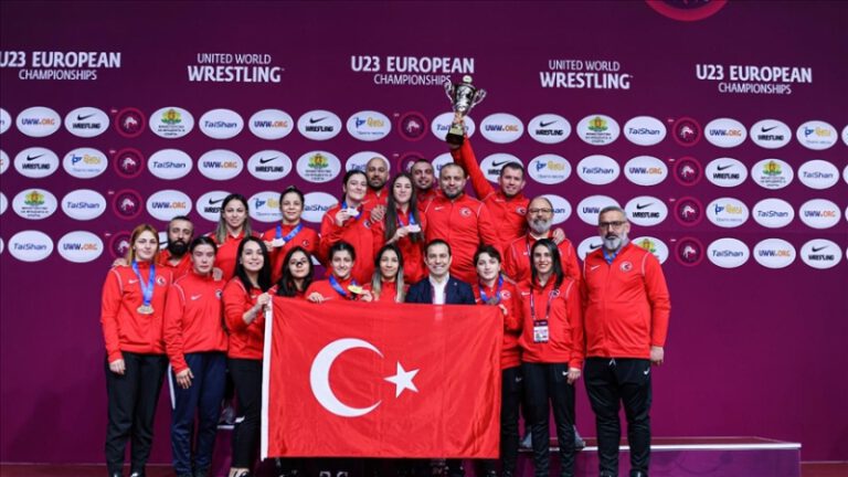 Tarihte ilk… Kadınlar güreşte Avrupa şampiyonu olduk!