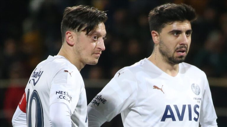 Fenerbahçe’de Mesut Özil ve Ozan Tufan kadro dışı…