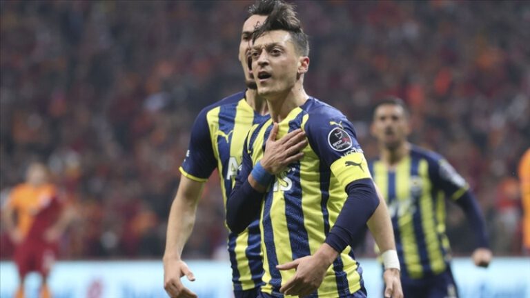 Mesut Özil paylaştı: Aslolan Fenerbahçe’dir