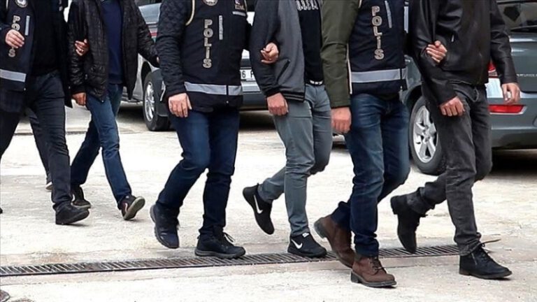 Sahte araç muayene sitesi kurup 20 milyon lira dolandırdılar