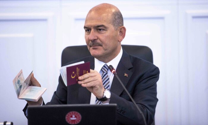 Soylu, yerli pasaport ve sürücü belgesini tanıttı