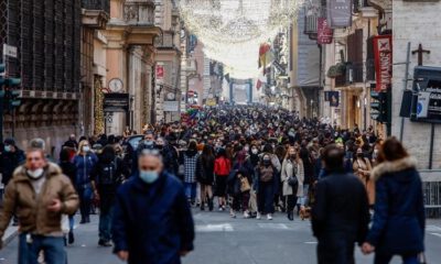 Avrupa’da Kovid-19 vakaları yeniden artıyor