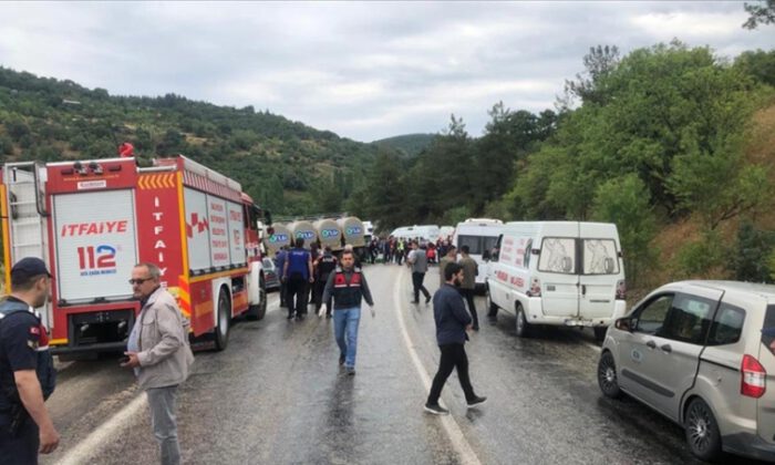 Balıkesir’de feci kaza: 6 kişi hayatını kaybetti