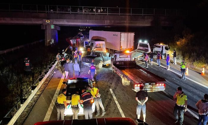 Bolu Dağı’nda zincirleme kaza: 15 kişi yaralı