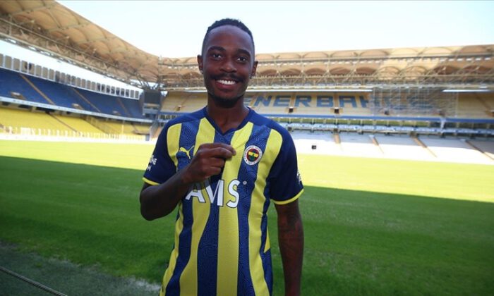 Fenerbahçe, Lincoln Henrique ile 4 yıllık sözleşme imzaladı